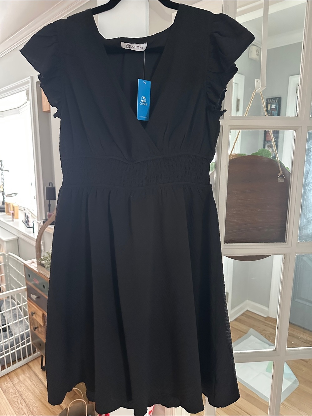 NWT Cupshe Black V-Neck Ruffle Sleeve Mini Dress Large